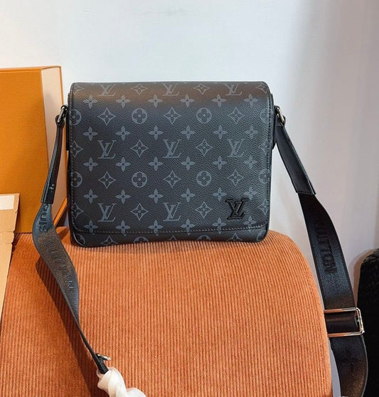 Louis Vuitton bag with Receipt